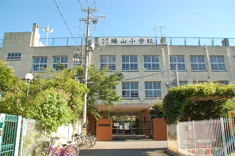 Other. Katsuyama up to elementary school 3-minute walk