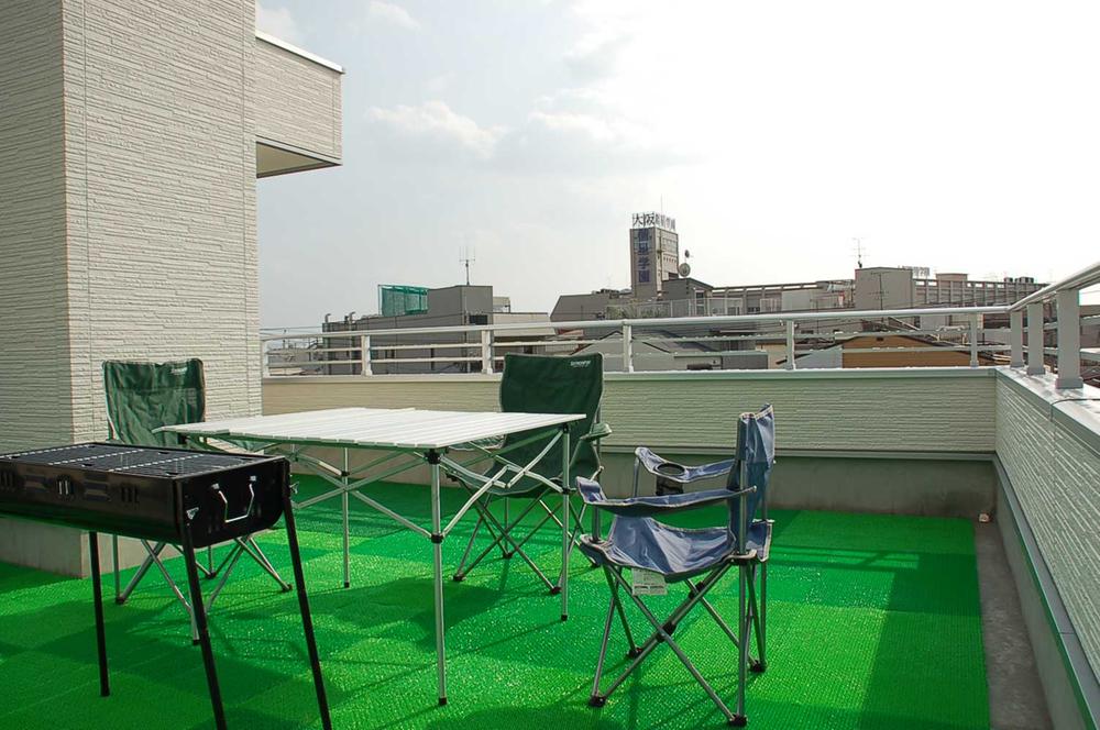 Balcony. Wide with a roof balcony on the roof! It is also BBQ and children in the pool