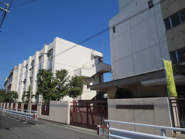 Primary school. 296m to Osaka Municipal Ikuno Elementary School