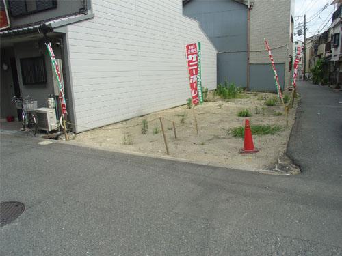 Local photos, including front road. Local (07 May 2013) Shooting Spacious in the previous road public road, Is a corner lot!