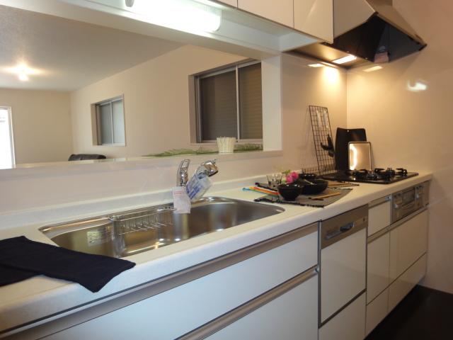 Same specifications photo (kitchen). Image Photos