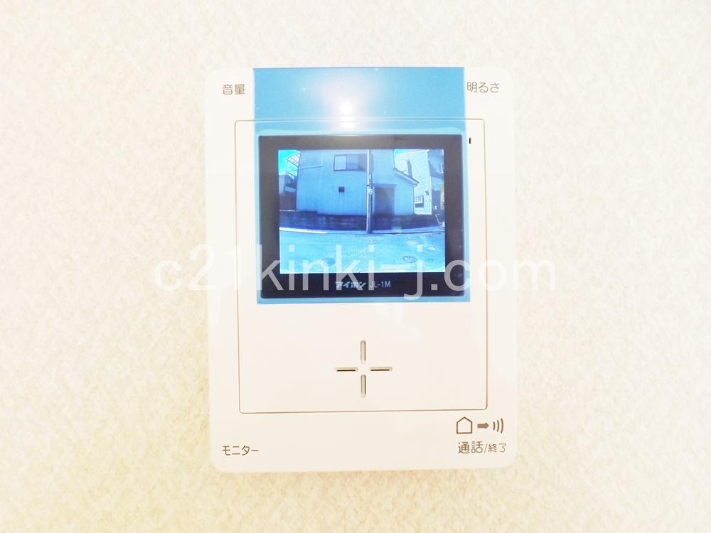 Security equipment. Adopt a color monitor intercom. Monitor featured that can check the state of the front door from the room when it becomes a little concerned about the outer. Children in the answering machine is also safe.