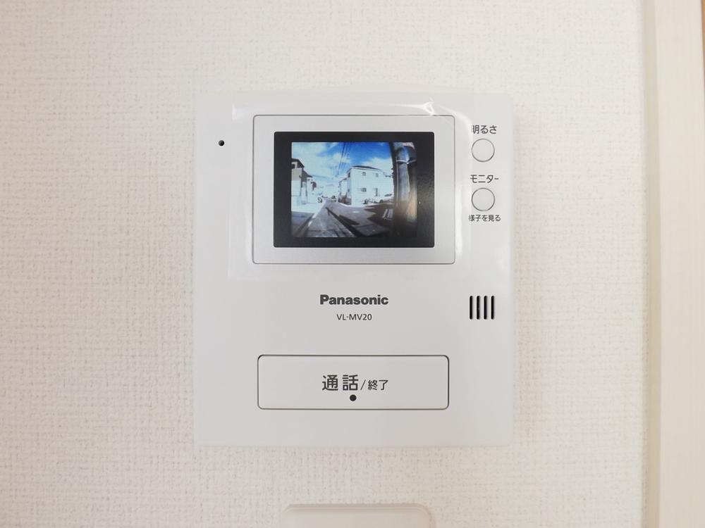 Security equipment. Adopt a color monitor intercom. Monitor featured that can check the state of the front door from the room when it becomes a little concerned about the outer. Children in the answering machine is also safe.