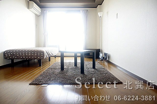 Living and room. Coordinate the spacious room