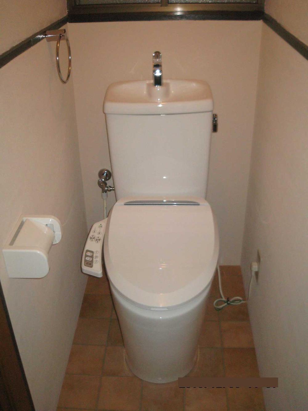 Toilet. Renovation completed! !  Toilet also replaced in two places new