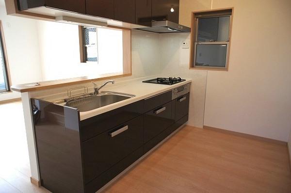 Same specifications photo (kitchen). Face-to-face kitchen where you can enjoy a conversation while cooking
