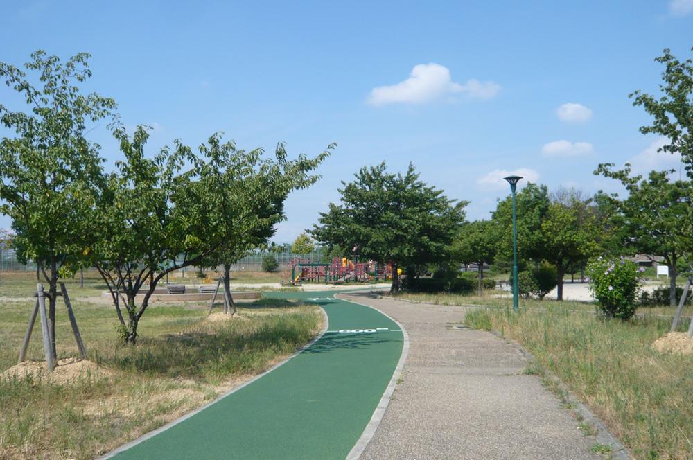 park. Tatsumihigashi to green space 1205m