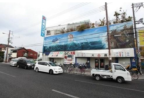 Supermarket. Live fish center 500m to Dachang