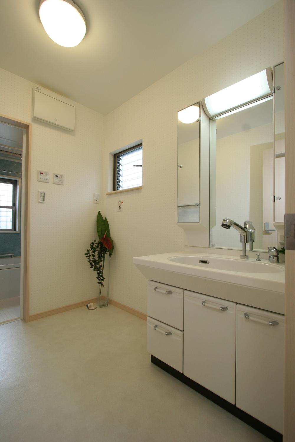 Wash basin, toilet.  ☆ Our construction cases ☆