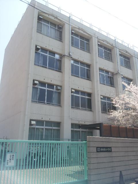 Primary school. 29m to Osaka City Tatsukita Tsuruhashi Elementary School