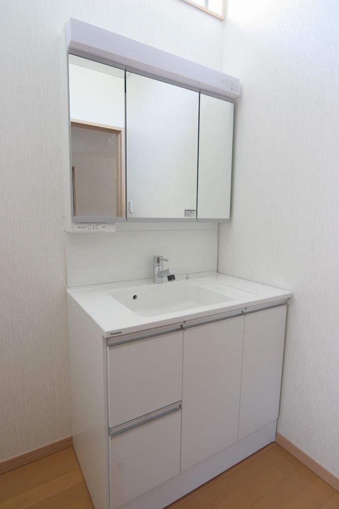 Wash basin, toilet. Same specification model house