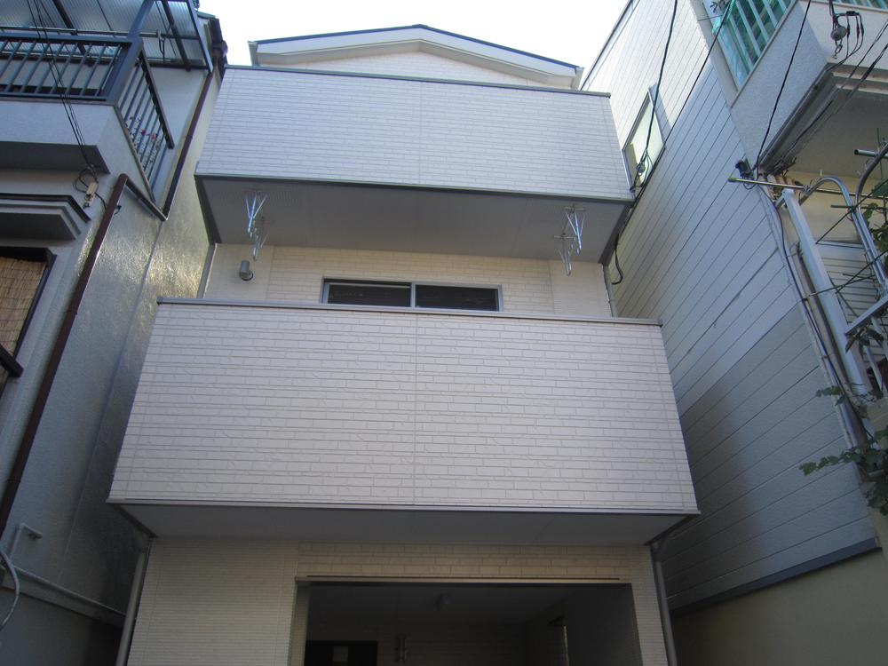 Local appearance photo. Heisei 23 years April Built in built shallow Property. 