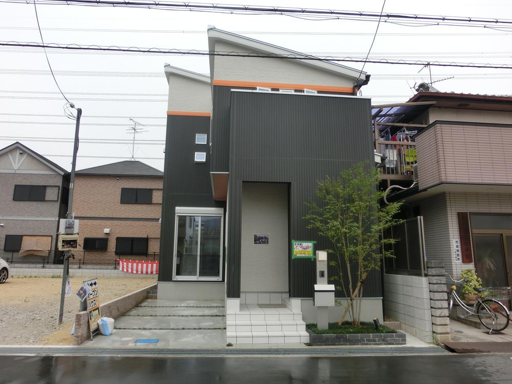 Building plan example (exterior photos). Building plan example (No. 1 place) building price 13,984,000 yen, Building area 110.97 sq m
