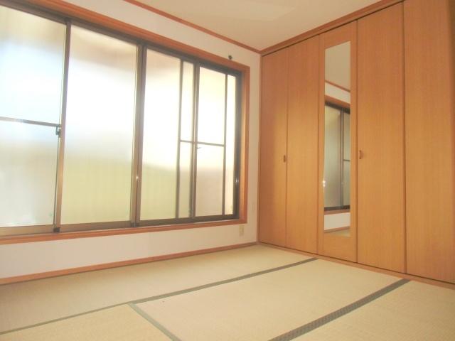 Non-living room. Bright Japanese-style room