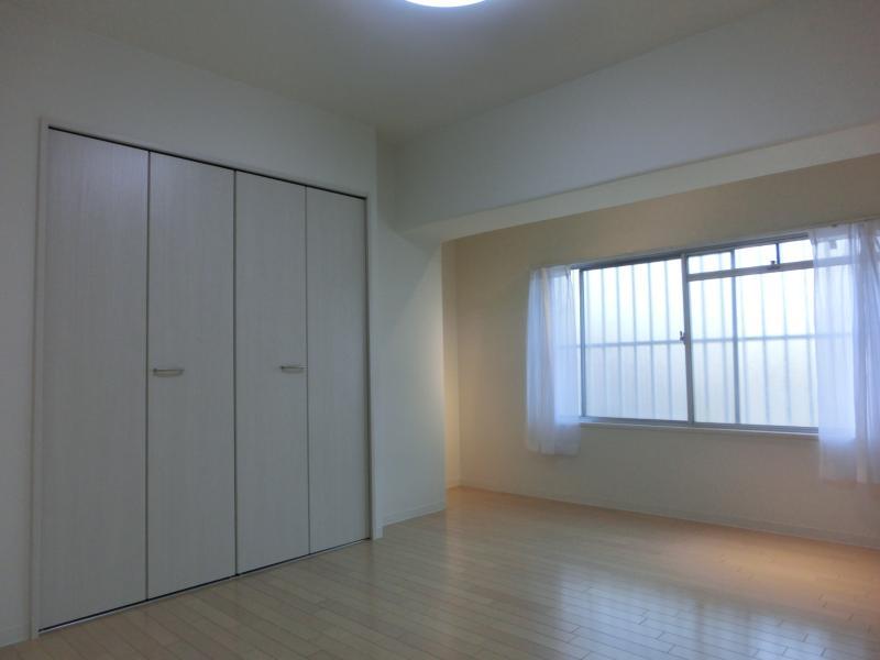 Non-living room. The main bedroom is 9 Pledge ☆