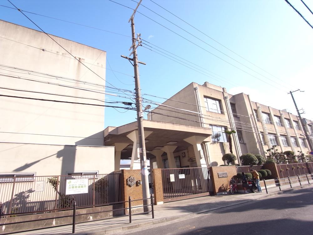 Junior high school. 1406m to Osaka Municipal Joto Junior High School