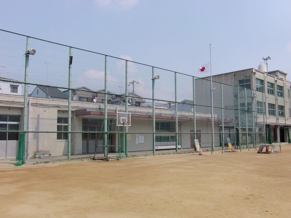 Primary school. Nakahama up to elementary school (elementary school) 151m