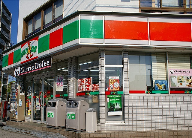 Convenience store. Thanks Kyobashi south exit shop until the (convenience store) 137m
