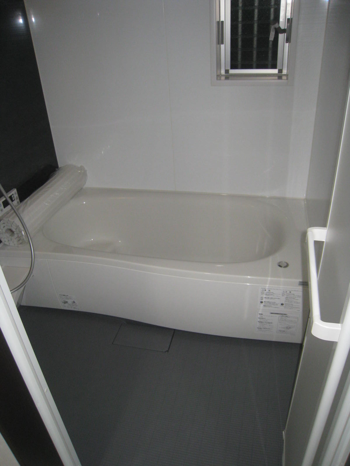 Bath. With bathroom drying function Spacious spacious