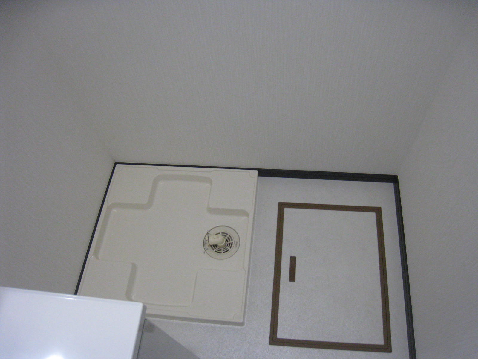 Receipt. Washroom With under-floor storage