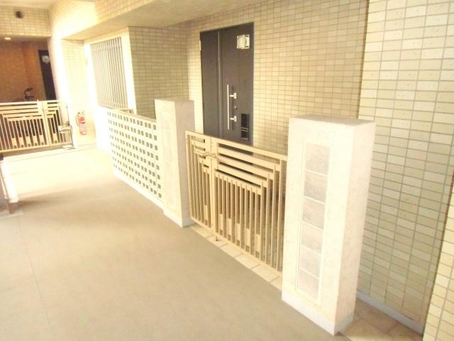 Entrance. Entrance porch Spacious