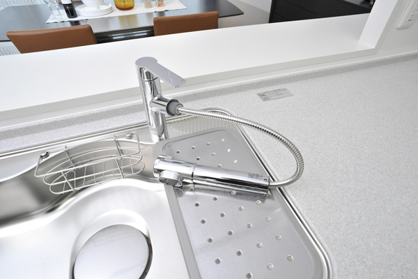 Kitchen.  [Water purifier with a shower faucet] You can use to extend the faucet, Water purifier with faucet convenient hand shower type to wash in the sink. To reduce the water wings in the sink in the fine-grained shower (same specifications)