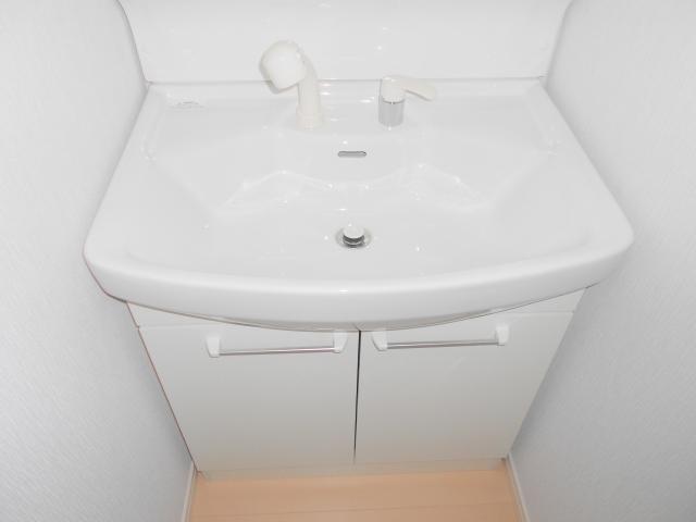 Same specifications photos (Other introspection). Of the three-sided mirror is a wash basin