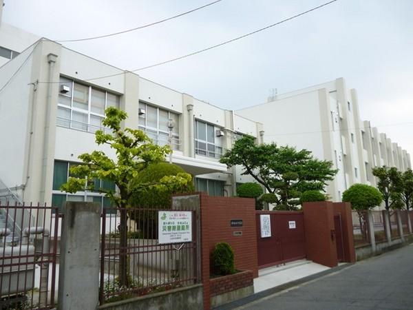 Junior high school. Osaka Municipal release junior high school "Rich heart Strong mind and body Educational activities to foster a solid academic achievement. "! 1000m to