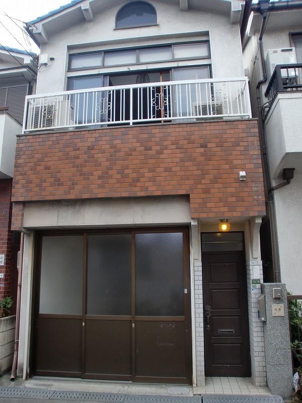 Local appearance photo. It is a two-story house of rare in the city.  I'm glad housing for those that are painful stairs. 