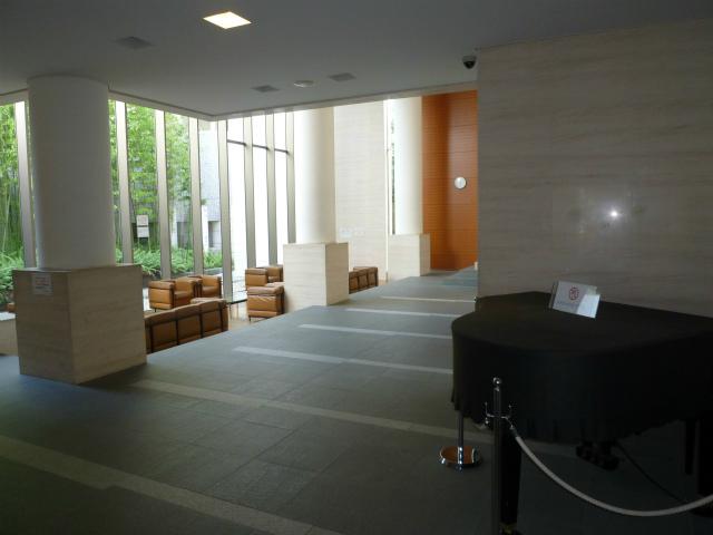 Entrance. Common areas