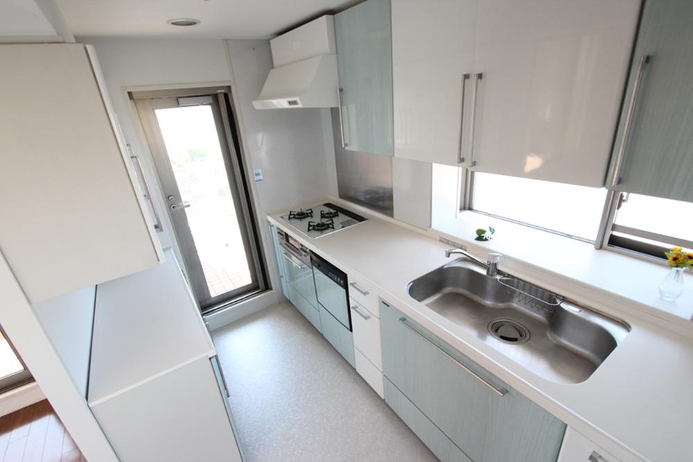 Kitchen. Sink before nice and has become a bay window style also