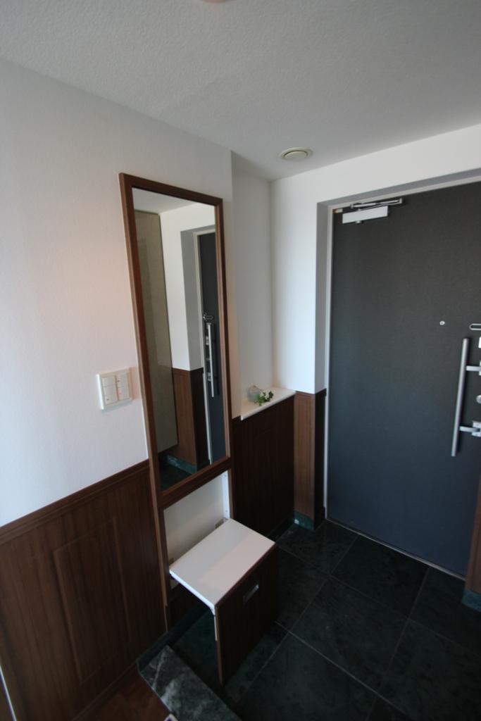 Entrance. Depending Koisho (laughs)