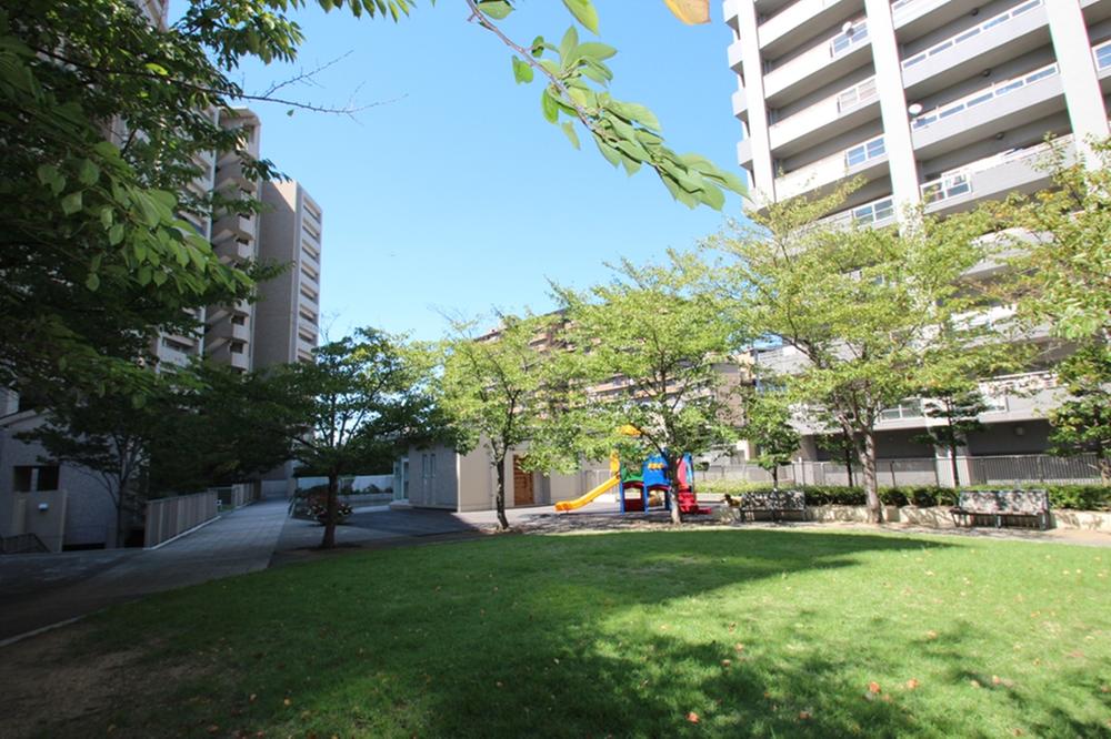 Other common areas. Freely in the park on-site.