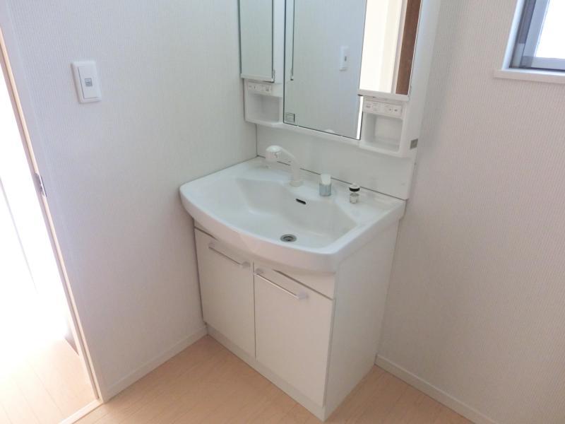 Wash basin, toilet