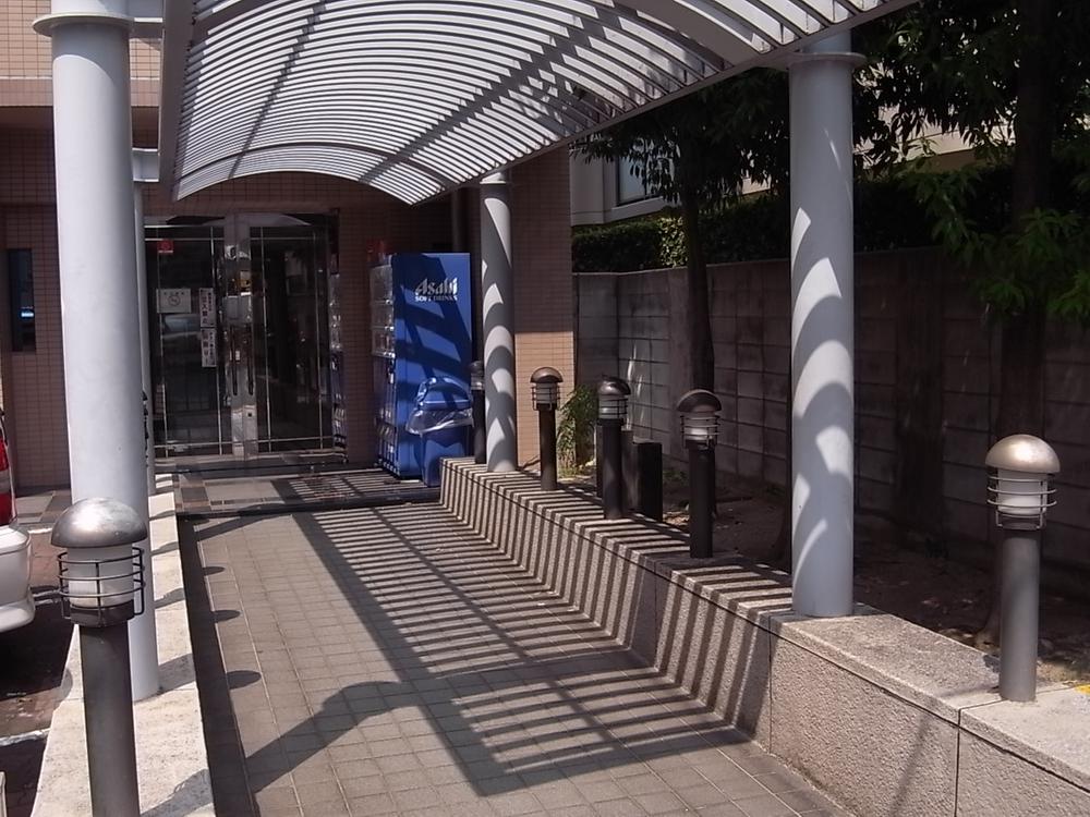 Entrance. Common areas