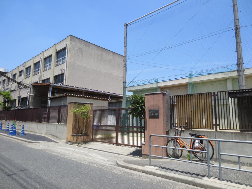 Junior high school. 800m to Osaka Municipal Joto Junior High School