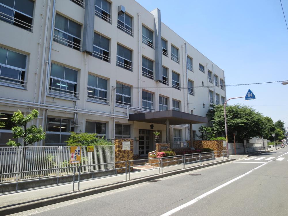 Primary school. 150m to Osaka Municipal Suwa elementary school
