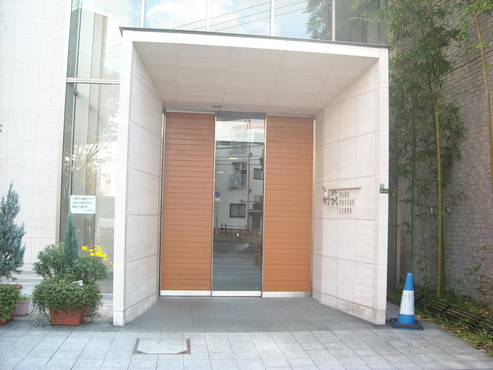 Local appearance photo. Local (11 May 2013) Shooting