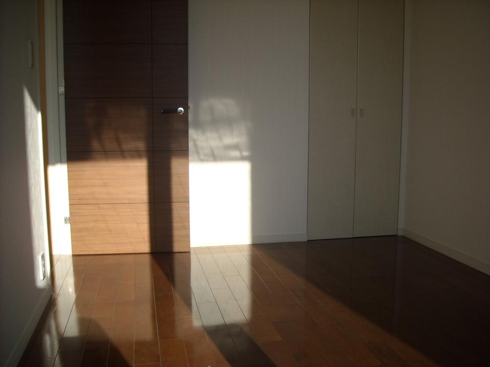 Non-living room. Indoor (11 May 2013) Shooting