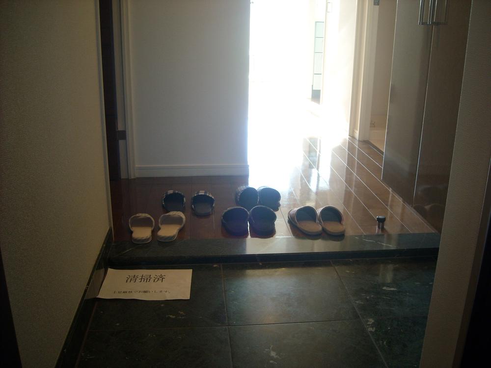 Entrance. Local (11 May 2013) Shooting