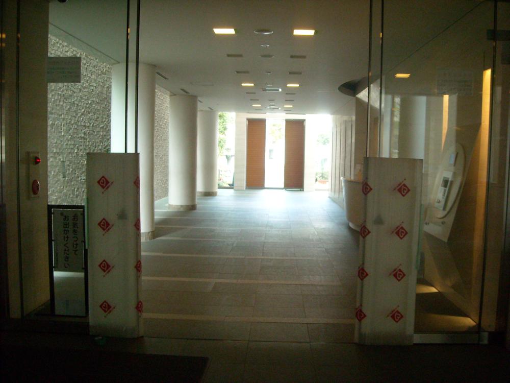Entrance. Common areas