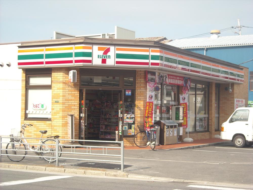 Convenience store. Seven-Eleven 661m to Osaka Hanaten'nishi 3-chome