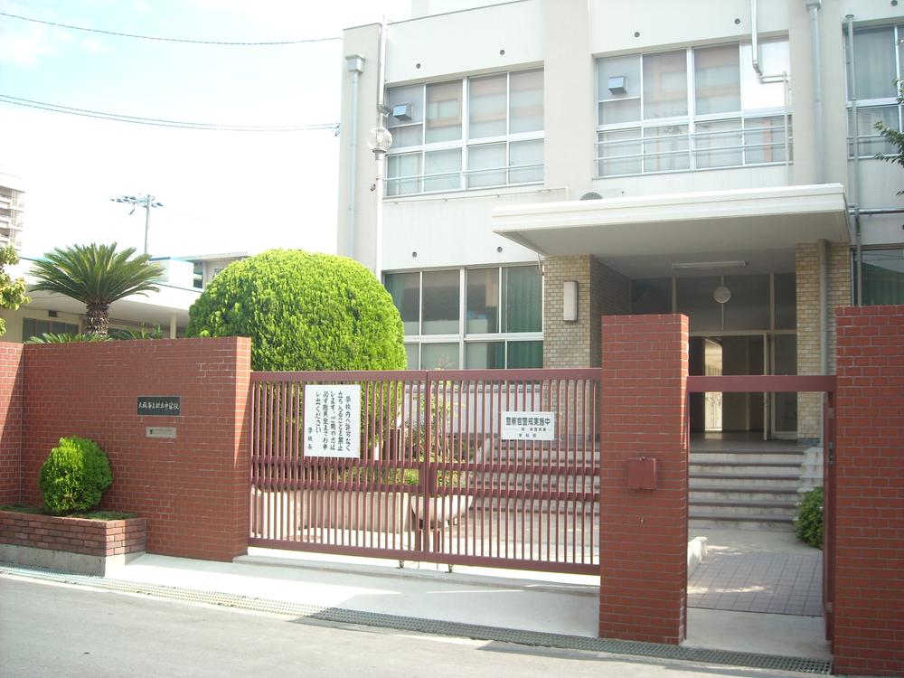 Junior high school. 867m to Osaka Municipal release junior high school
