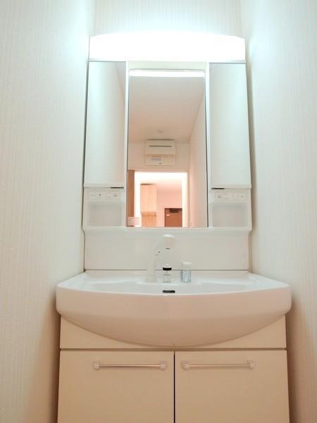 Wash basin, toilet
