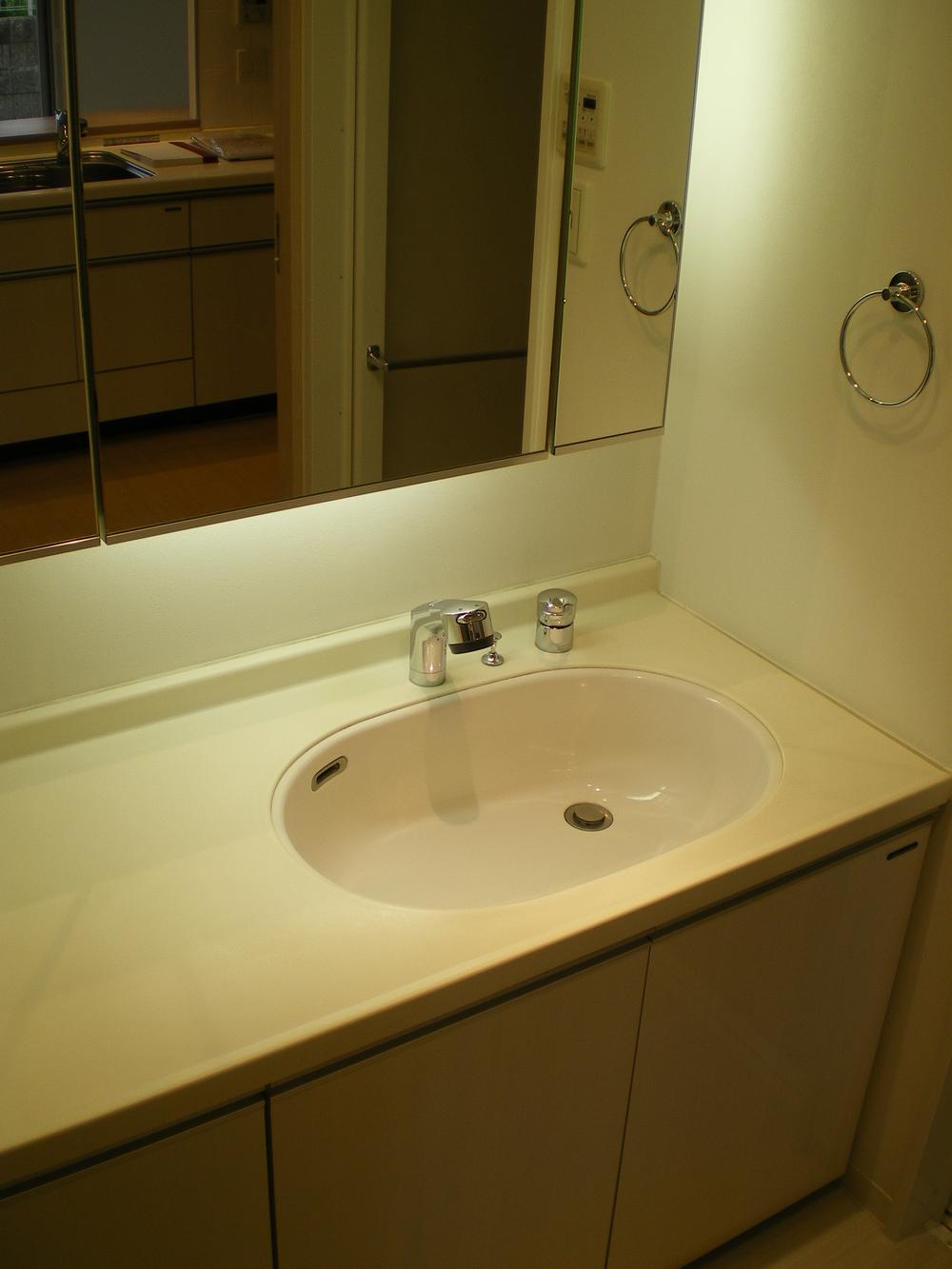 Wash basin, toilet. Indoor (11 May 2013) Shooting