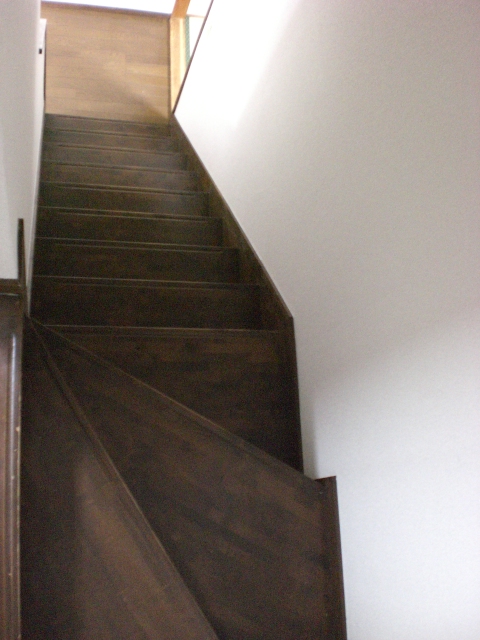 Other Equipment. Stairs leading to the maisonette is, Since the width is wide convenient luggage to carry