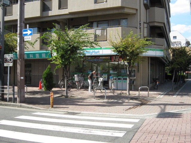 Convenience store. FamilyMart Sekime Chome store up (convenience store) 181m