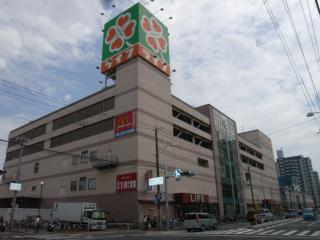 Supermarket. 820m up to life Sekime store (Super)