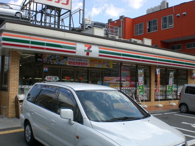 Convenience store. Seven-Eleven Osaka Suwa 4-chome up (convenience store) 554m