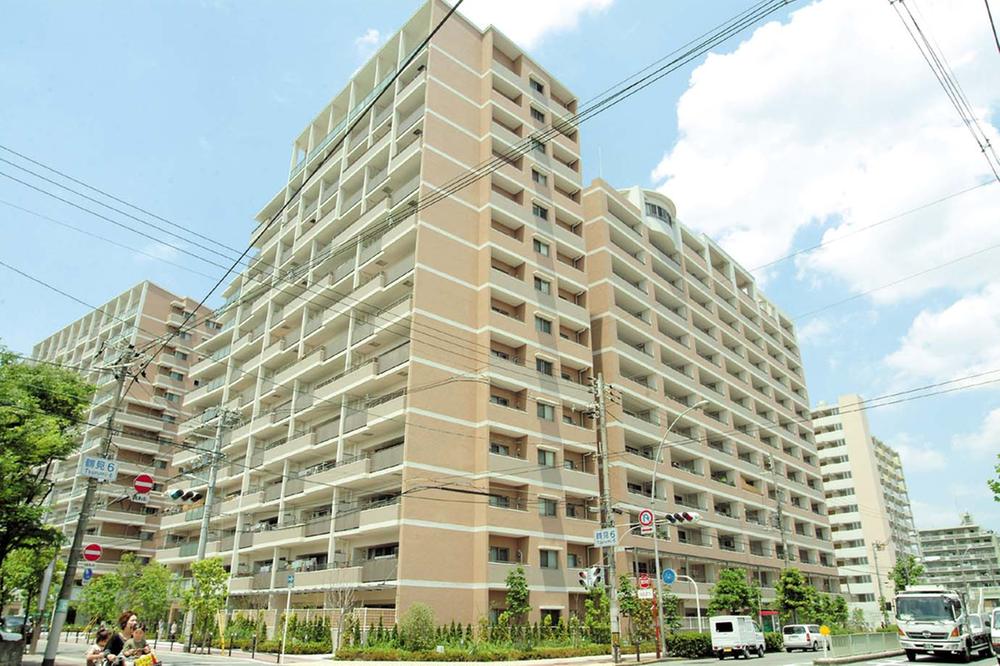 Local appearance photo. This appearance and powerful large-scale apartment!